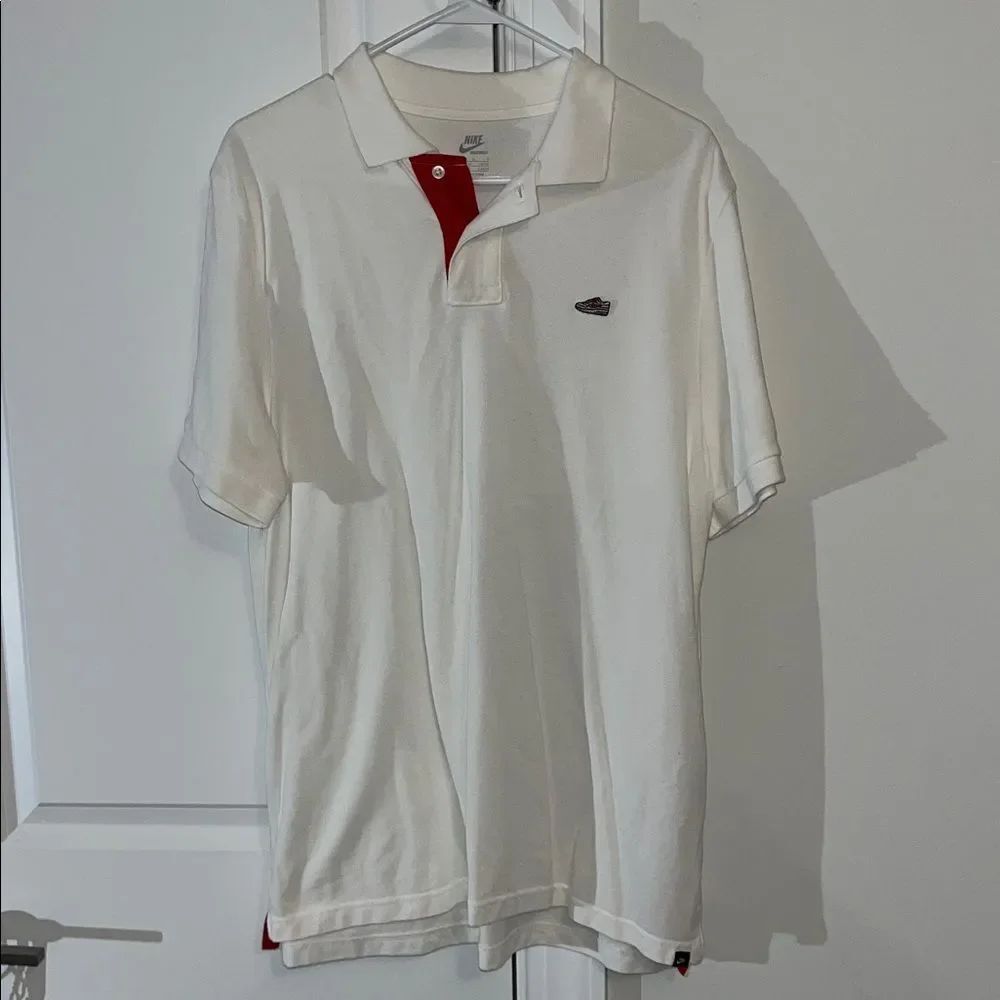 Cool Nike white red trim sneaker basketball polo golf shirt L slim